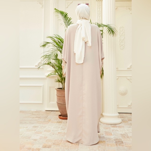 Modanisa Bat Sleeve Abaya - Picture 4 of 4